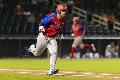Cuban catcher defects after World Baseball Classic, per report